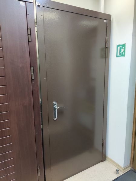 Двері металеві вхідні 205\91 см. правосторонні. Краска коричневая фото