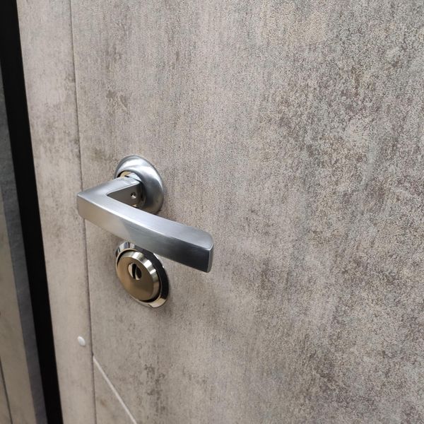 Дверь металлическая входная 204\89 см. правосторонняя. Бруклин фото