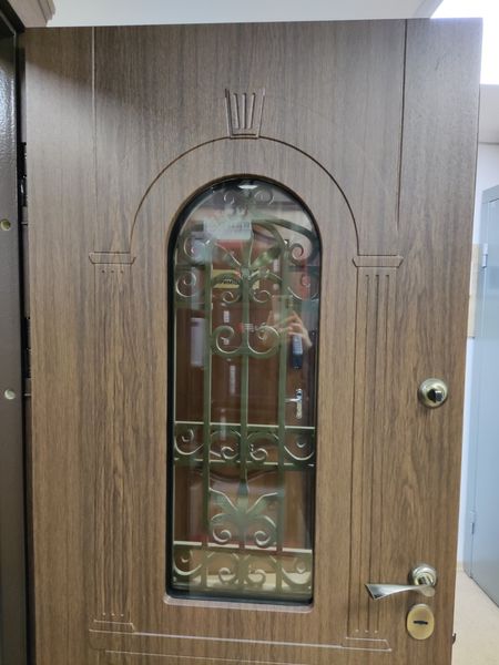 Дверь металлическая входная 205\91 см. правосторонняя Решётка фото