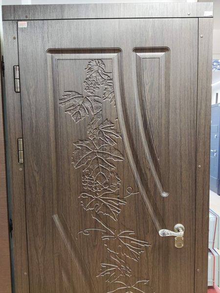Двері металеві вхідні 205\91 см. лівосторонні Венорит виноград фото